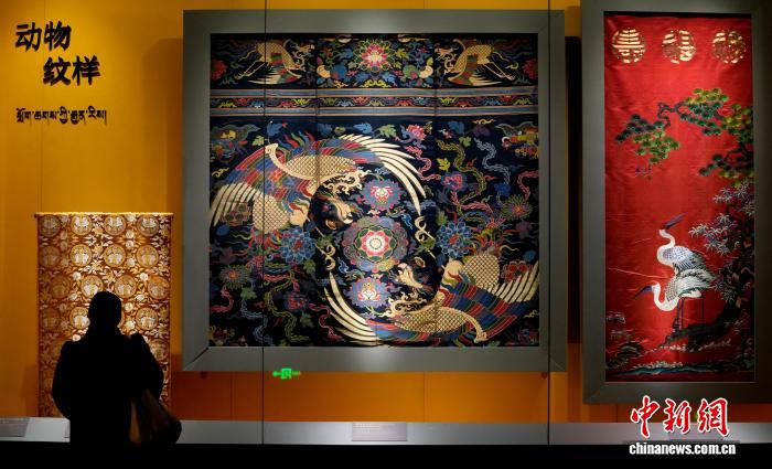 “天路云锦——跨越千年的经纬交融”丝绸文物特展在西藏博物馆开展