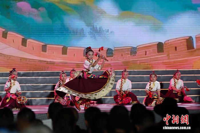 西藏林芝：雪域藏乡春光好民俗盛宴醉林芝