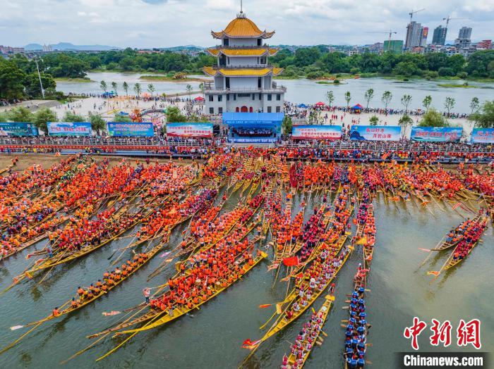 “龙舟之乡”湖南道县举办国家非遗龙船赛传承千年龙船习俗