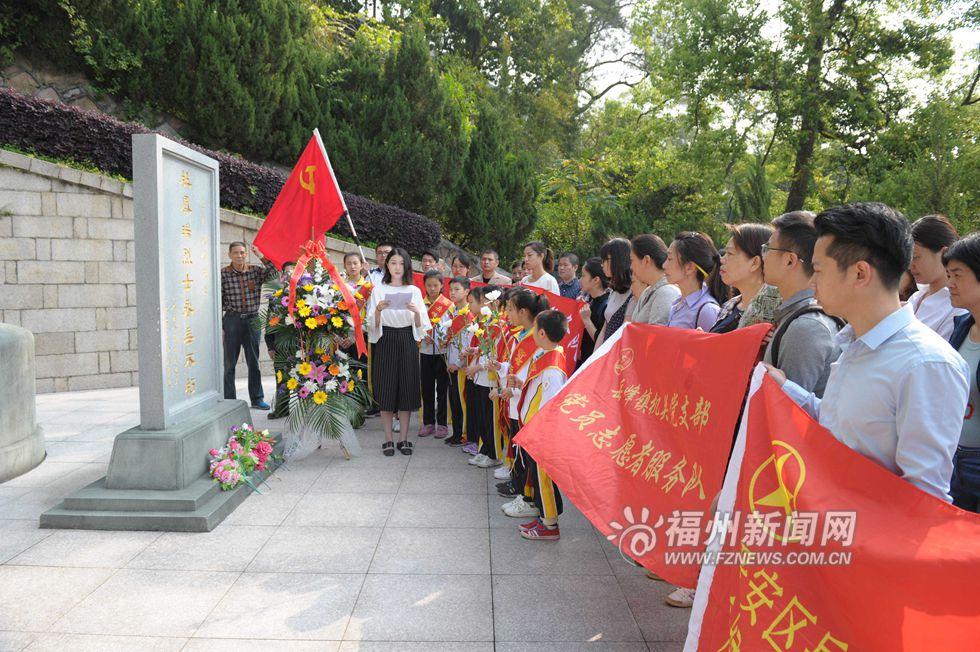 福州：烈士陵园祭扫英烈 英雄事迹代代相传