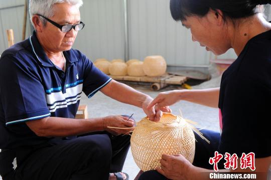 广西贵港“复活”的传统竹篾