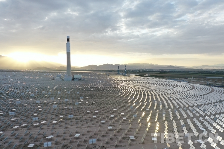 太阳系九大行星青海省建成亚洲首个实现24小时连续发电的商运太阳能电站