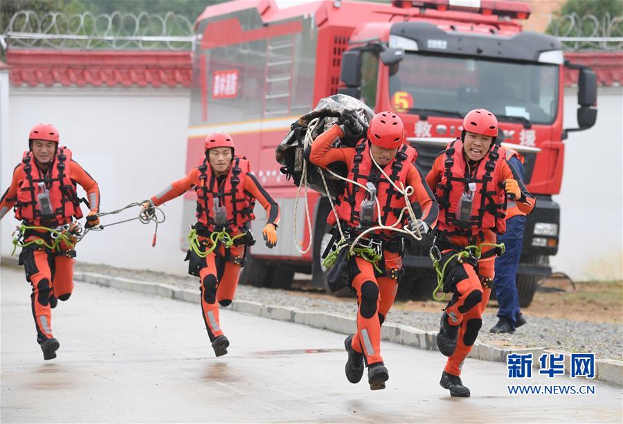 （社会）（5）全国森林消防队伍“火焰蓝”首届特种救援技能比武举行