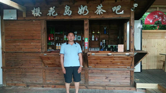 徐学书与他的奶茶店（贵州日报当代融媒体 李娟 摄）.jpg