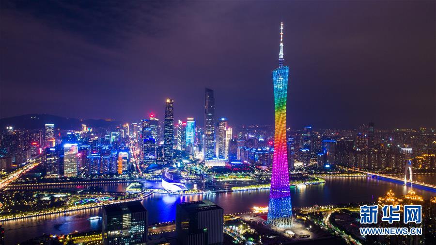 中国经济总量10万亿_10万现金图片(3)
