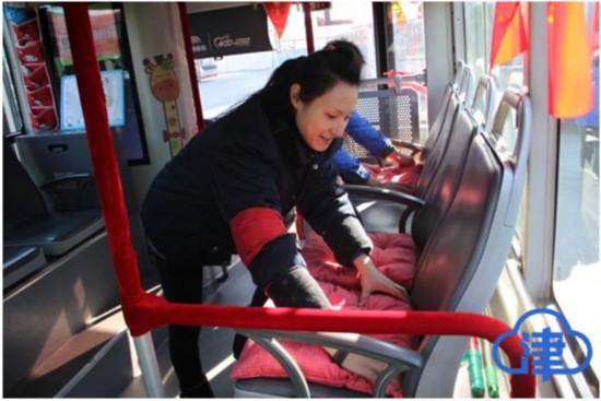 【新春走基层】她大年三十坚守公交一线只为护送每一位乘客回家过年