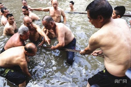 场面震撼！中国龙舟之乡顺德举行起龙仪式