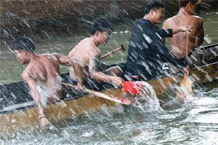 场面震撼！中国龙舟之乡顺德举行起龙仪式