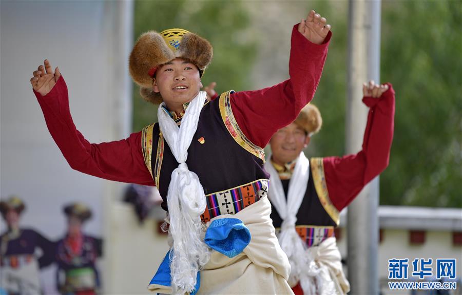 （社会）（4）西藏山南：村村都有文艺演出队