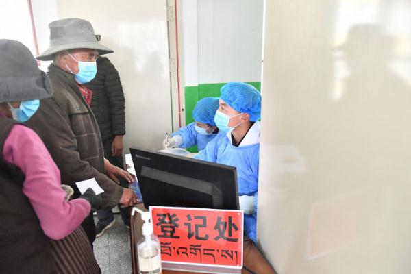 西藏阿里边境县新冠疫苗接种有序进行