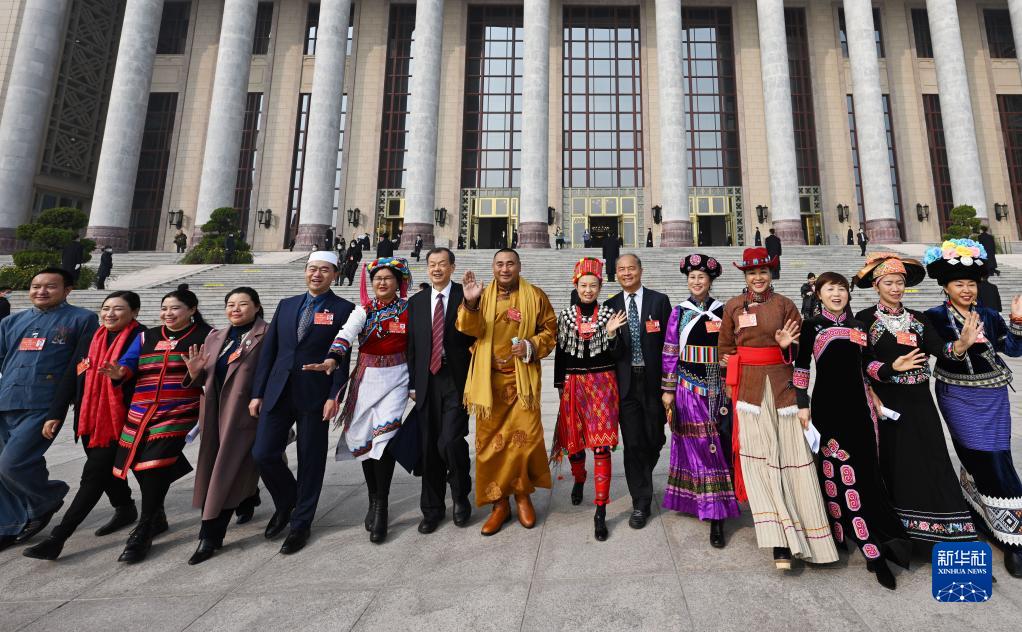 全国政协十三届五次会议举行闭幕会